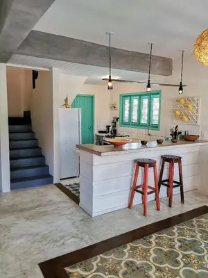 A cozinha ou kitchenette de La Villa Tropicale linda casa pertinho do mar !
