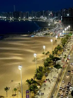 Uma vista do mar geral ou uma vista do mar a partir do apartamento