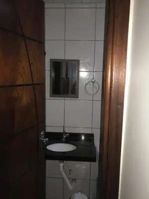 Uma casa de banho em Maresia Flats