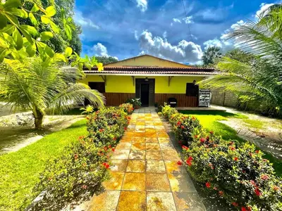 Um jardim no exterior de Pousada Trilha das Dunas