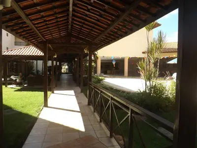 Um jardim no exterior de CONDOMÍNIO VILA DO MAR aptos 201C e 211B