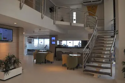 Uma televisão e/ou sistema de entretenimento em Holiday Inn Fortaleza by IHG
