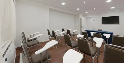 Uma televisão e/ou sistema de entretenimento em Comfort Hotel Fortaleza