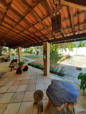 Um jardim no exterior de Pousada Iguana