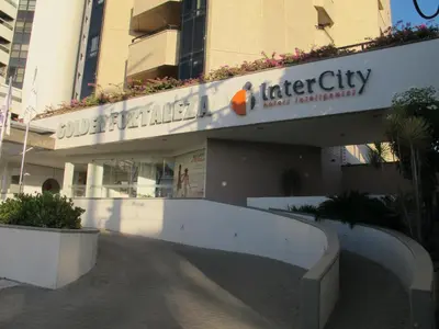 O edifício onde o apartamento está situado
