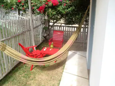 Um jardim no exterior de Pousada Recanto Beija-Flor