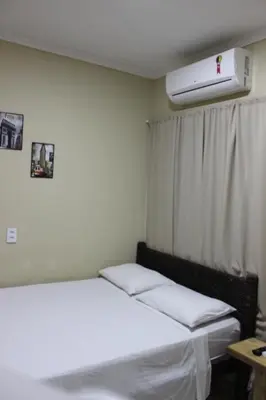 Uma cama ou camas num quarto em Suítes Canaã