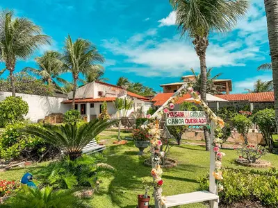 Um jardim no exterior de Pousada La Goduria