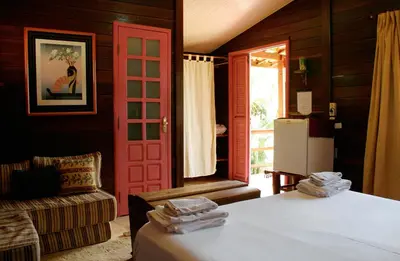 Uma cama ou camas num quarto em Pousada Cultural Canto dos Poetas