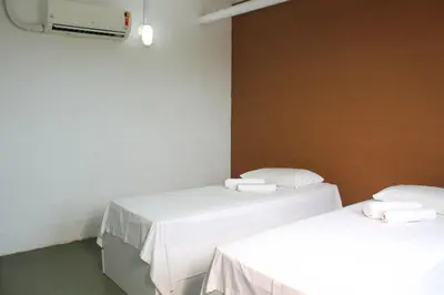 Uma cama ou camas num quarto em Hotel Centro Fashion