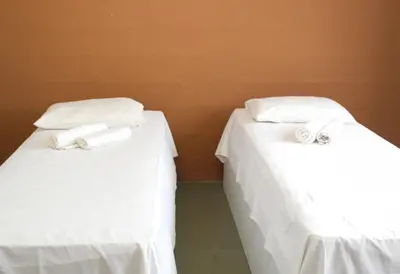 Uma cama ou camas num quarto em Hotel Centro Fashion