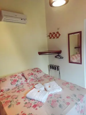 Uma cama ou camas num quarto em Pousada Alquimia