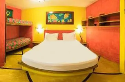 Uma cama ou camas num quarto em Ibiscus Pousada sem café