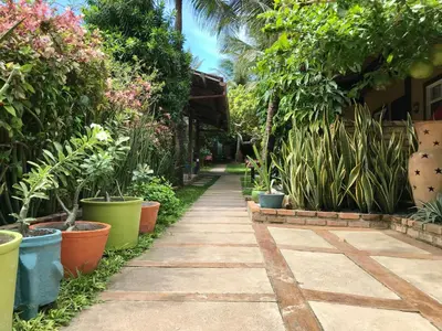 Um jardim no exterior de Pousada Casa Do Angelo