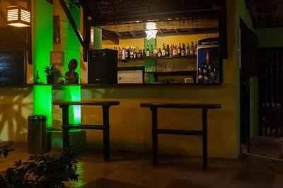 A área de bar ou lounge em Pousada California