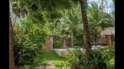 Um jardim no exterior de Casas MyM BOUGANVILLE 1 e 2
