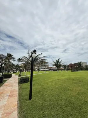 Um jardim no exterior de Beach Living