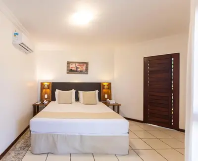 Uma cama ou camas num quarto em Duro Beach Hotel