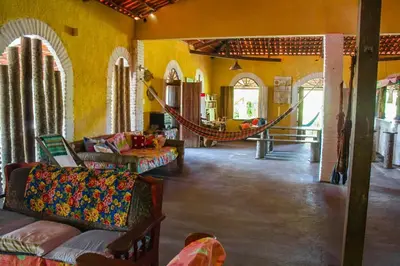 Uma área de estar em Rancho Colcha de Retalho
