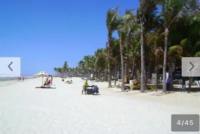 Uma praia em ou perto do apartamento