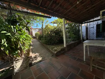 Um jardim no exterior de Pousada Casa do Josef