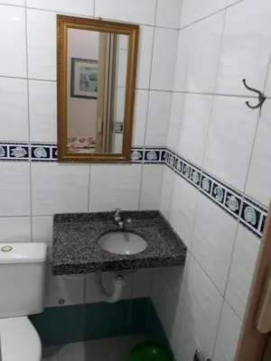 Uma casa de banho em Casa 2 Quartos Mobiliada Cambeba - Com Garagem