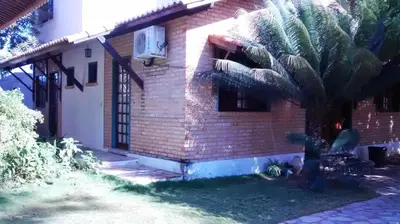 Um jardim no exterior de Pousada 7 Mares