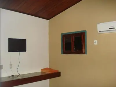 Uma televisão e/ou sistema de entretenimento em Pousada 7 Mares