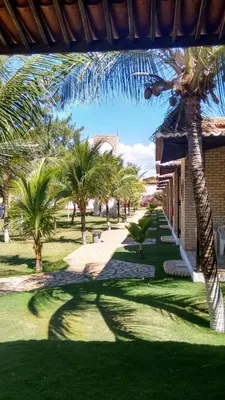 Um jardim no exterior de Pousada 7 Mares