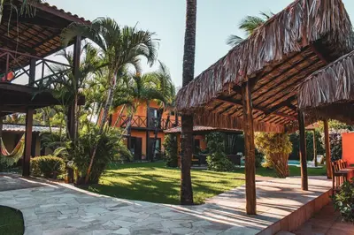 Um jardim no exterior de Pousada Meeting Point & KiteSchool