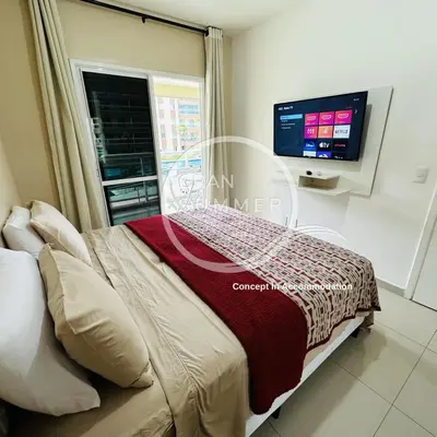 Uma televisão e/ou sistema de entretenimento em GRAN SUMMER