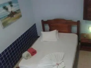Uma cama ou camas num quarto em Pousada Azul da Broadway
