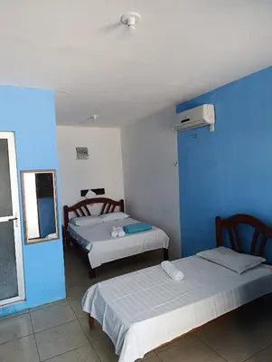 Uma cama ou camas num quarto em Pousada Azul da Broadway