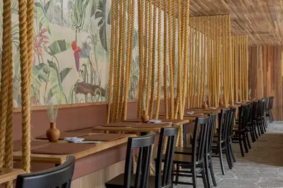 Um restaurante ou outro lugar para comer em Pauli Boutique Hotel