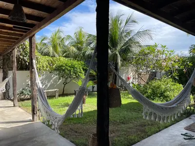 Um jardim no exterior de Casa da Gwen