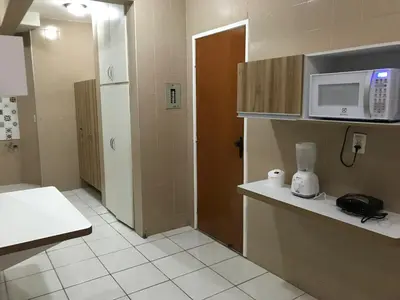 A cozinha ou kitchenette de Apto próximo ao Shopping Iguatemi e Centro de Eventos