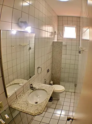 Uma casa de banho em Aldeota Praia Hotel