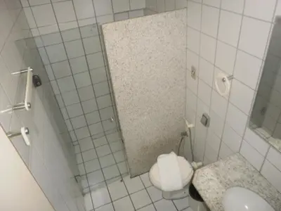 Uma casa de banho em Aldeota Praia Hotel