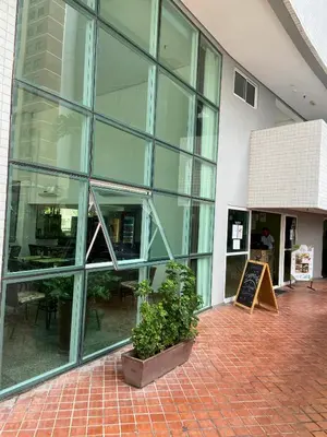 O edifício onde o apartamento está situado