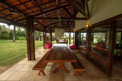 Um jardim no exterior de A Villa 8 suites 30 pessoas