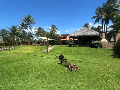 Um jardim no exterior de A Villa 8 suites 30 pessoas