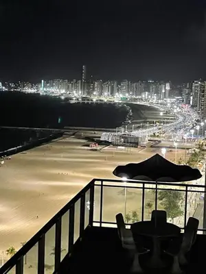 Uma vista do mar geral ou uma vista do mar a partir do apartamento