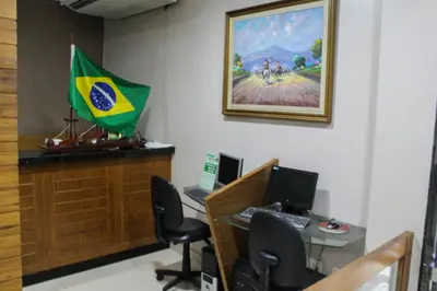 Uma área de estar em Abrolhos Praia Hotel