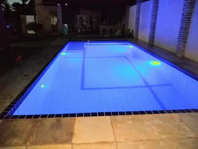 A piscina em ou perto de casa na praia de guajiru