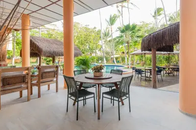 Um restaurante ou outro lugar para comer em Dayo Hotel