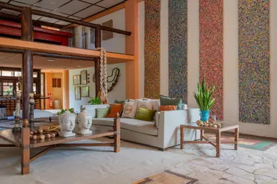 Uma área de estar em Dayo Hotel