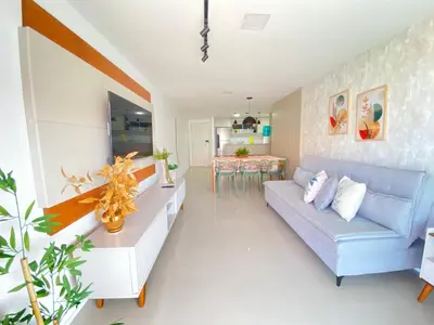 Uma televisão e/ou sistema de entretenimento em Apto. Solárium com vista Piscina Próx. Beach Park