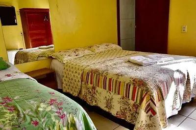 Uma cama ou camas num quarto em Pousada do Turista