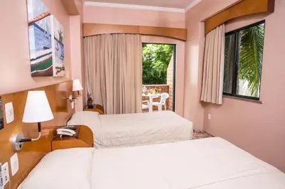Uma cama ou camas num quarto em Ideal Praia Hotel