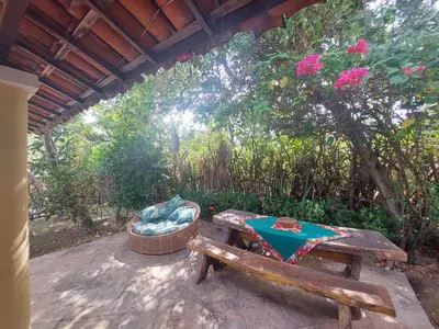 Um jardim no exterior de Casa Jasmine Taíba